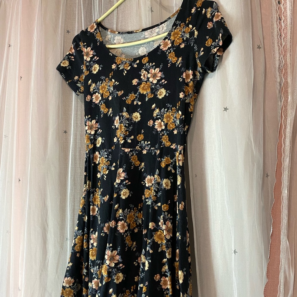 Pretty light dress for a picnic date :) or anything